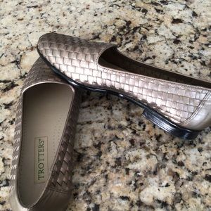Trotters Liz Loafer Pewter shoes